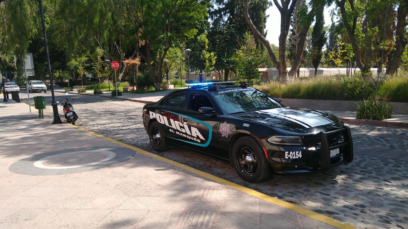 Policías de El Marqués recuperan vehículo con reporte de robo