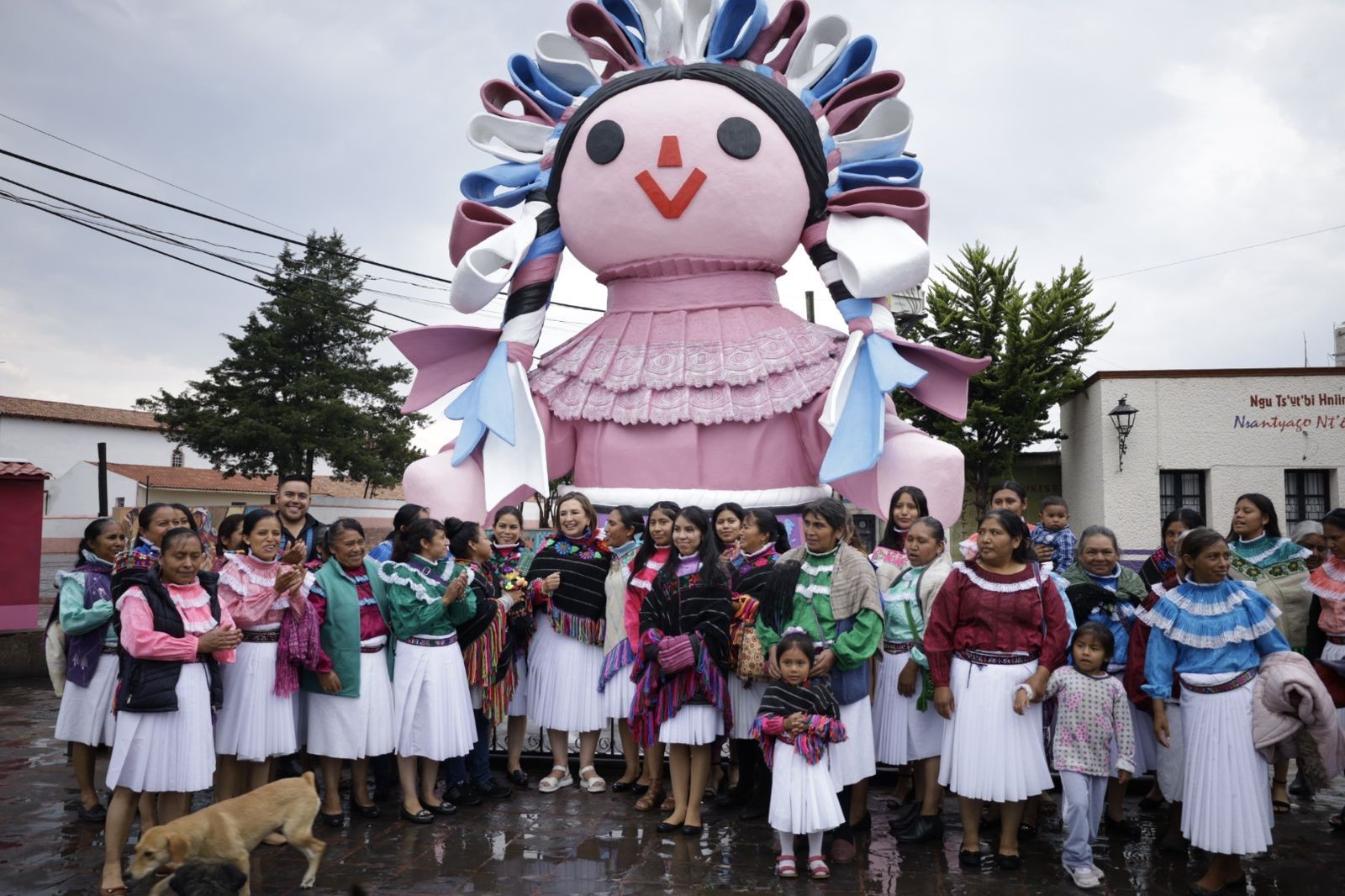 Xóchitl mantiene encuentro con comunidad indígena Noticias de Querétaro