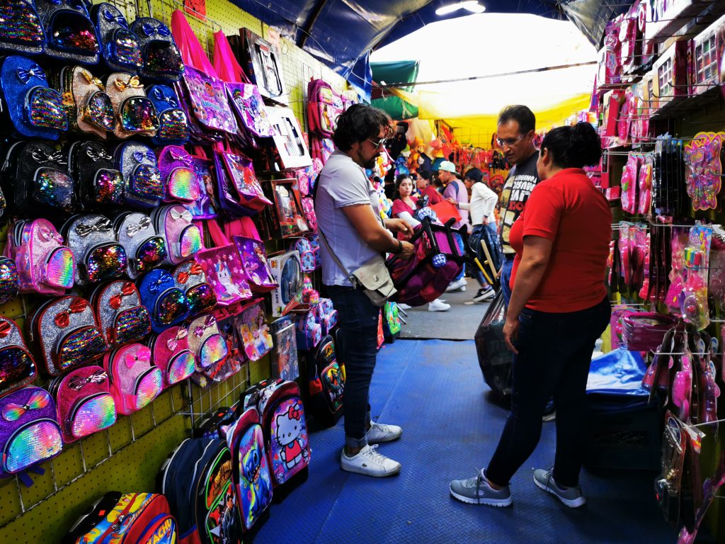 Reyes Magos invaden los tianguis de juguetes Noticias de Querétaro