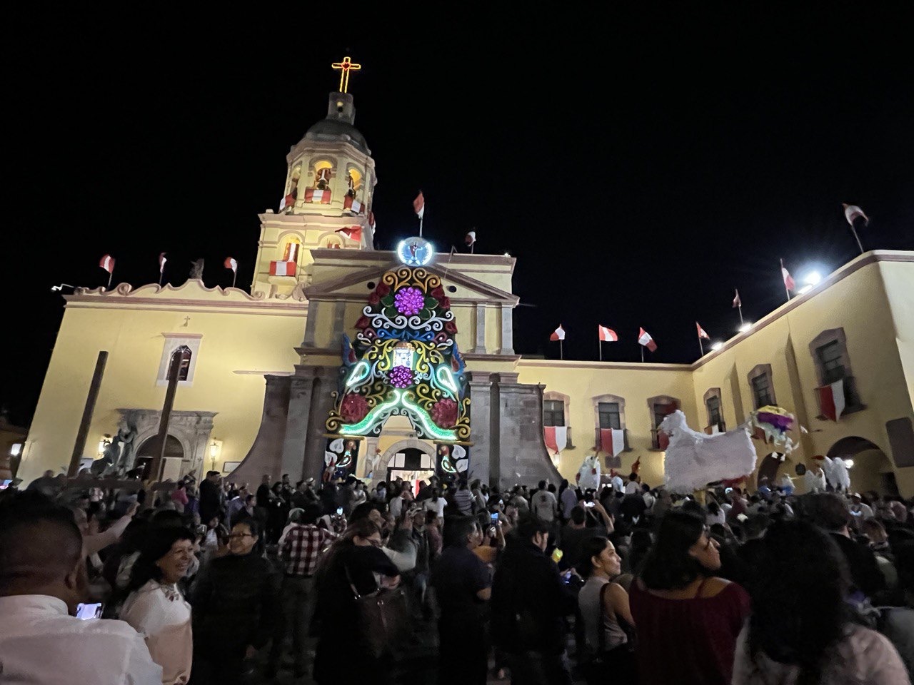 Celebran el Tradicional Gallo en honor a la Santa Cruz Noticias